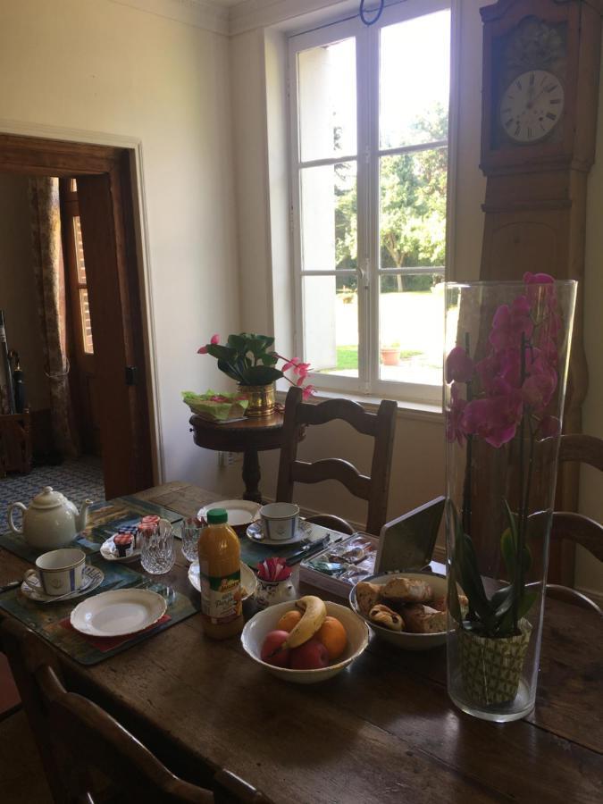 Au Charme Des Pommiers Bed & Breakfast Thiberville Екстериор снимка