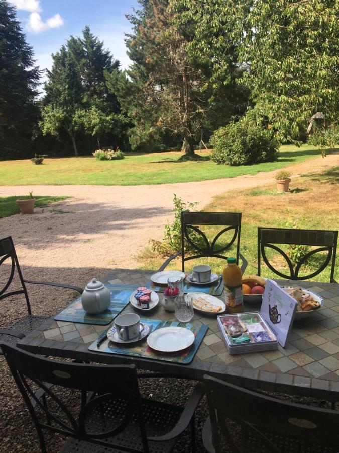 Au Charme Des Pommiers Bed & Breakfast Thiberville Екстериор снимка