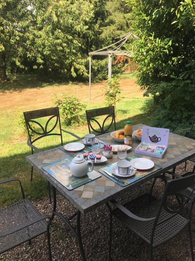 Au Charme Des Pommiers Bed & Breakfast Thiberville Екстериор снимка