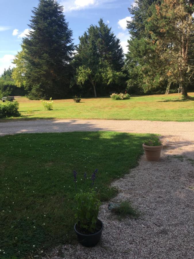 Au Charme Des Pommiers Bed & Breakfast Thiberville Екстериор снимка